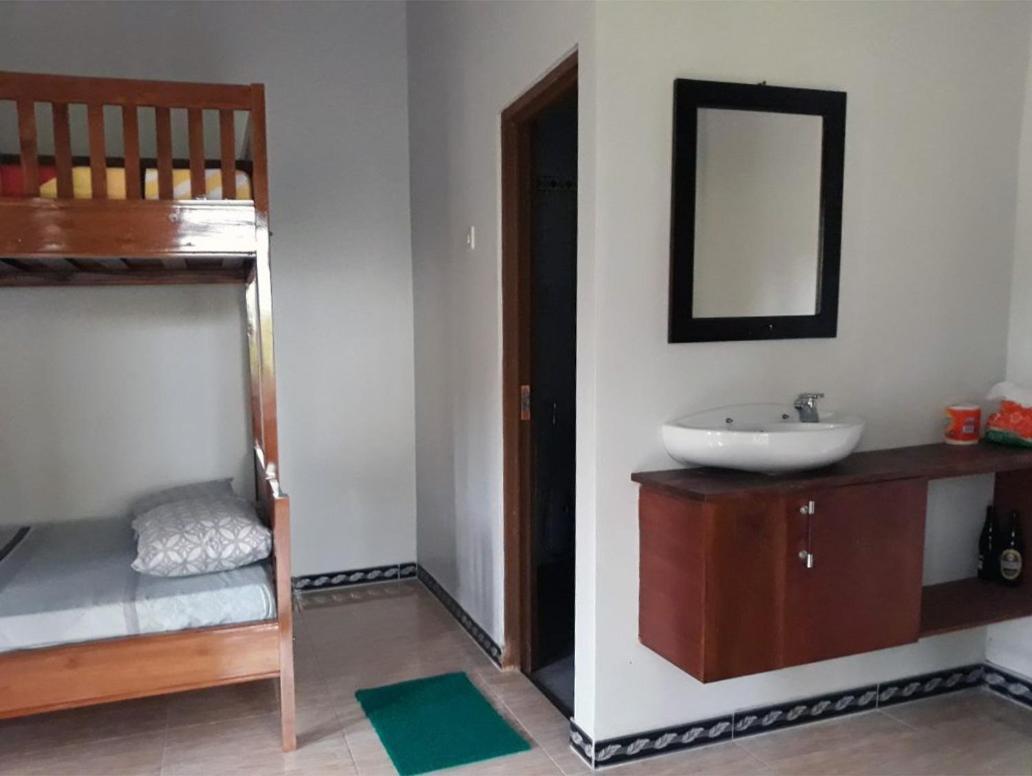 Red Island Bungalows Pasanggaran Quarto foto